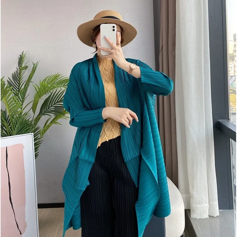 Women's Pleated Windbreaker Jacket Mid-Length Fashionable Western Style Shawl Bat Sleeve Cardigan [82050]