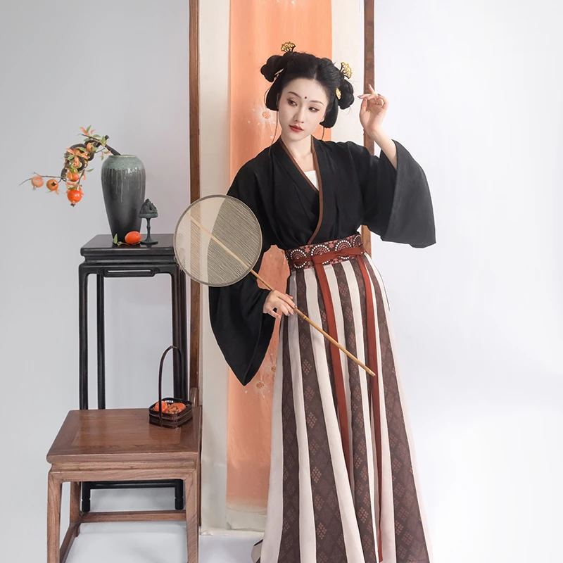 

Оригинальный комплект Ханьфу: юбка до талии с широкими рукавами и прямым воротником, 36 элементов, в альтернирующихся цветах, универсальная осенняя модель.