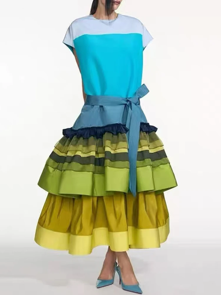 

The 2025 summer women's retro color-blocked lace-up cinched-waist dress is a fashionable multi-layered loose puffy skirt