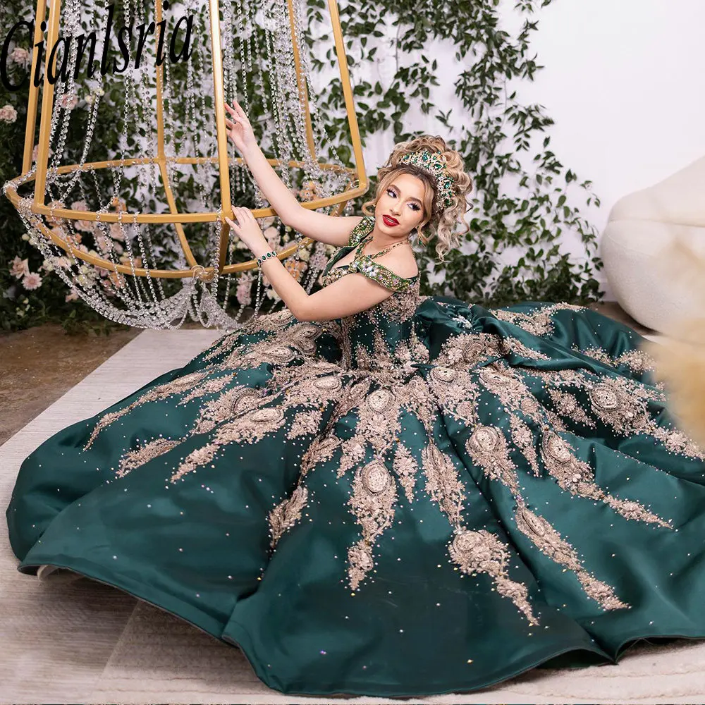 

Emerald Green Beading Crystal Mexican Ball Gown Quinceanera Dress Luxury Gold 3D Appliques Lace Corset Vestidos De XV Anos