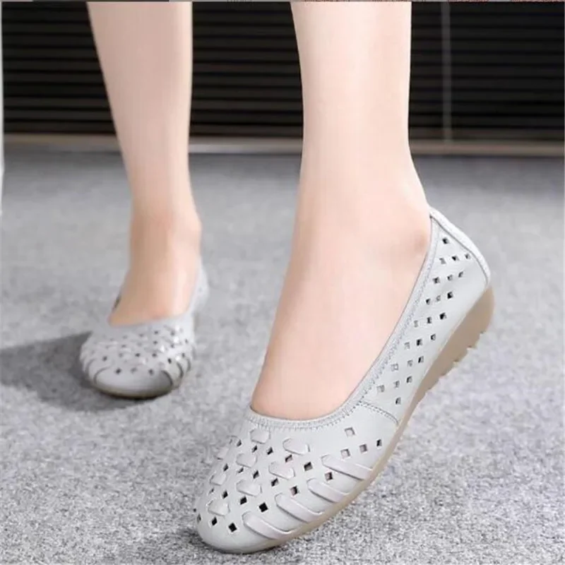 Mother Women Shoes Sandals Flats Hollow Out Genuine Leather Slip On Loafers Soft Summer Beach Female Casual Flats Plus Size34-43