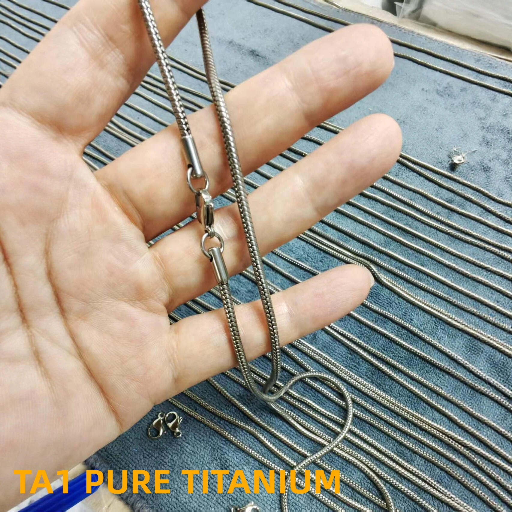 Fashion New 2.5MM Width Pure Titanium Soft Snake Chain Necklaces for Men Women Unisex Collar Necklaces Suitable for Showering