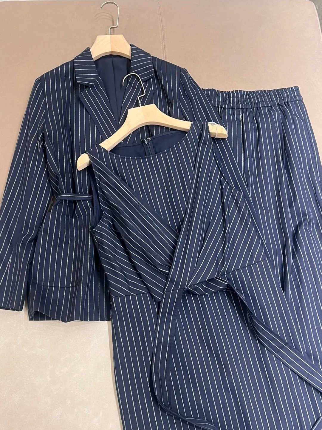 High-quality sparkling thin striped casual office set of clothes