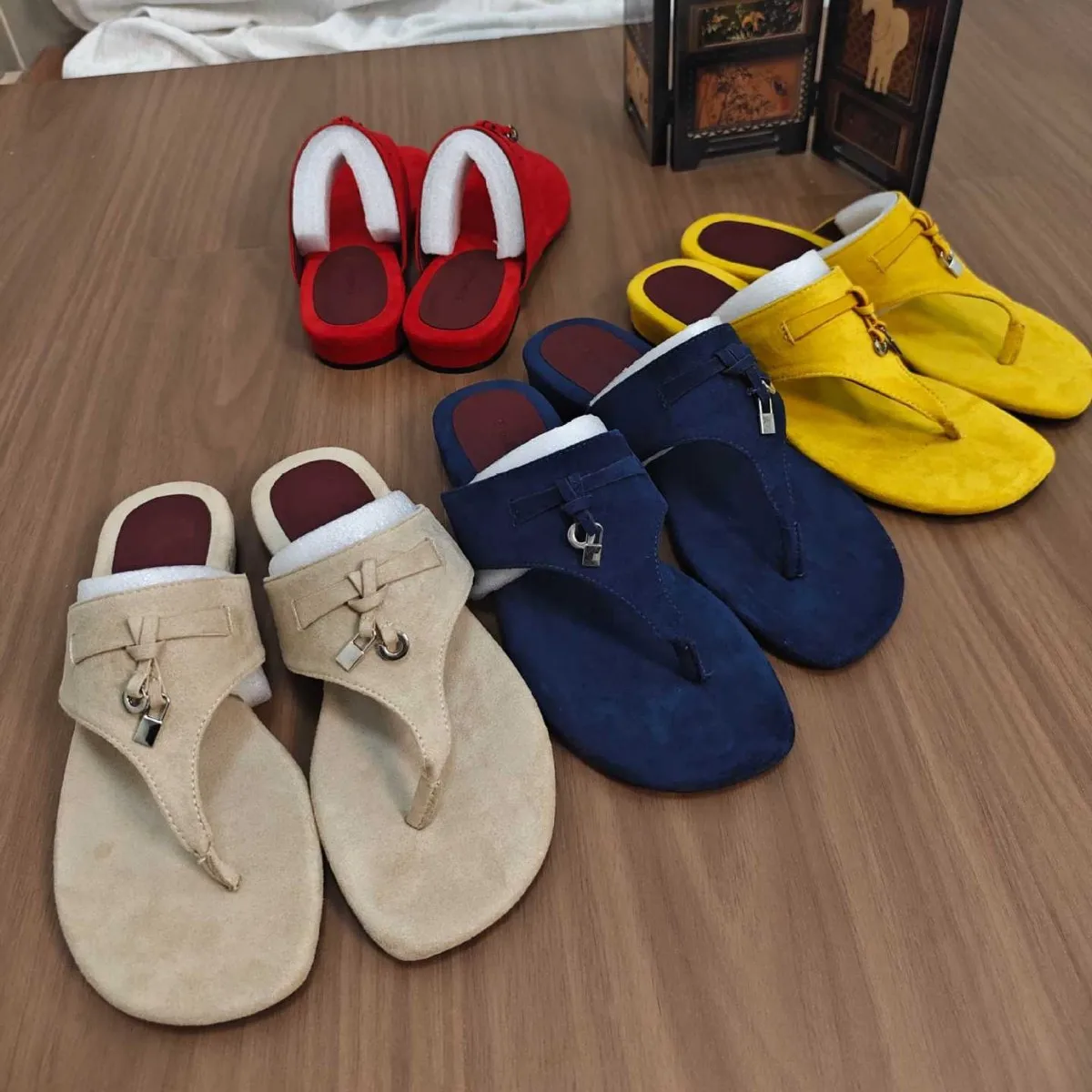 

2026 New Spring Summer Women's French Style Thong Sandals With Tassel Decor Low Heel Slide Sandals Fashion Outdoor Slippers