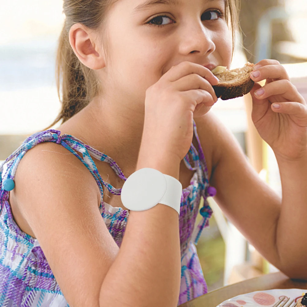 10 個の白いスラップブレスレットブランクスナップリストバンド DIY ペイントクラフトパーティー記念品アクセサリー軽量快適な肌に安全