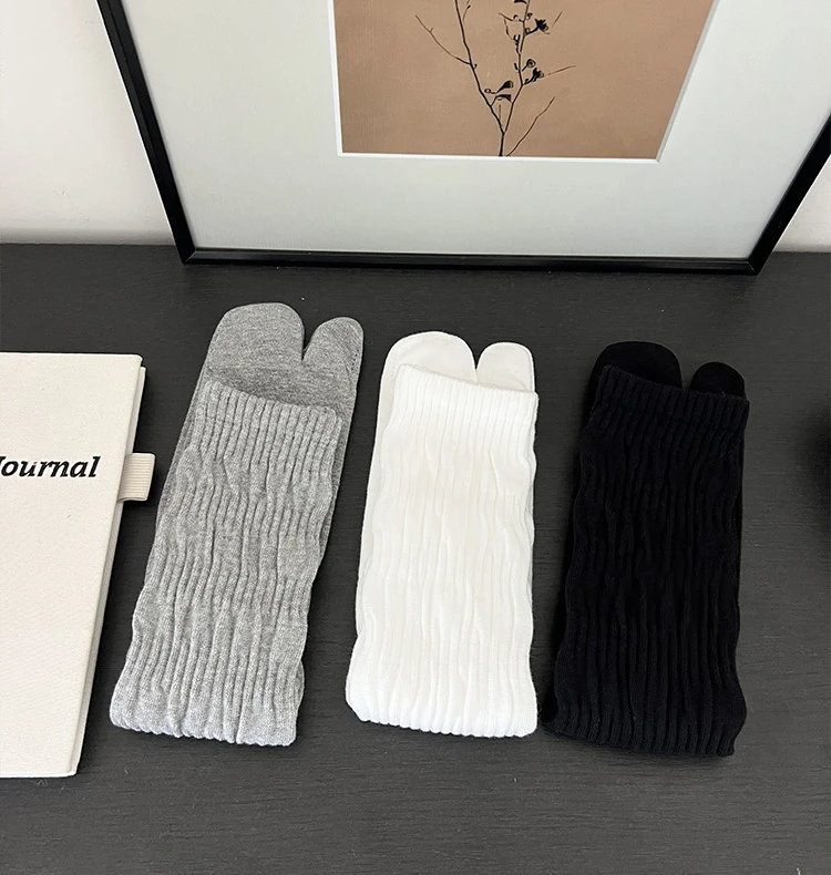 Japanese Style Trendy Middle Tube Two Toe Socks For Women Black White Grey Simple mid-calf 2 Fingers Pile Socks Split Toe Socks