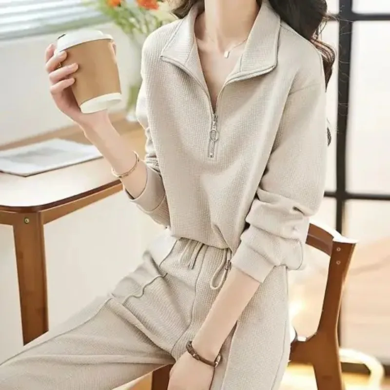 Neues Damen-Herbst-Set: Lässiger Sweatshirt mit Kragen und Sportliche Hose mit Elastikbund, Zweiteiliges Freizeitoutfit für Frauen