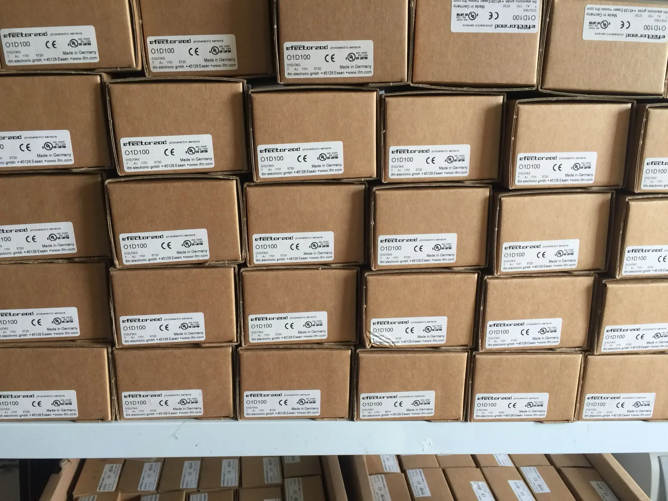 Laser sensor O1D405 original product-