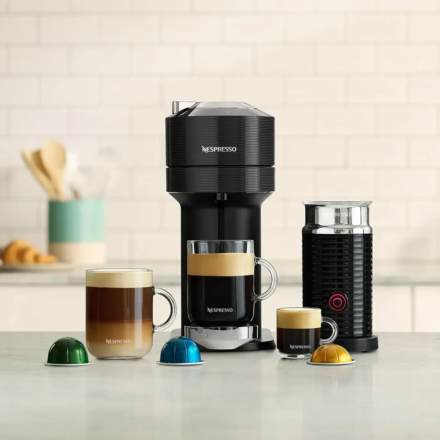 Nespresso vertuo nadcházející náhrada káva a espreso tvůrce při breville s aeroccino dojit napěňovač