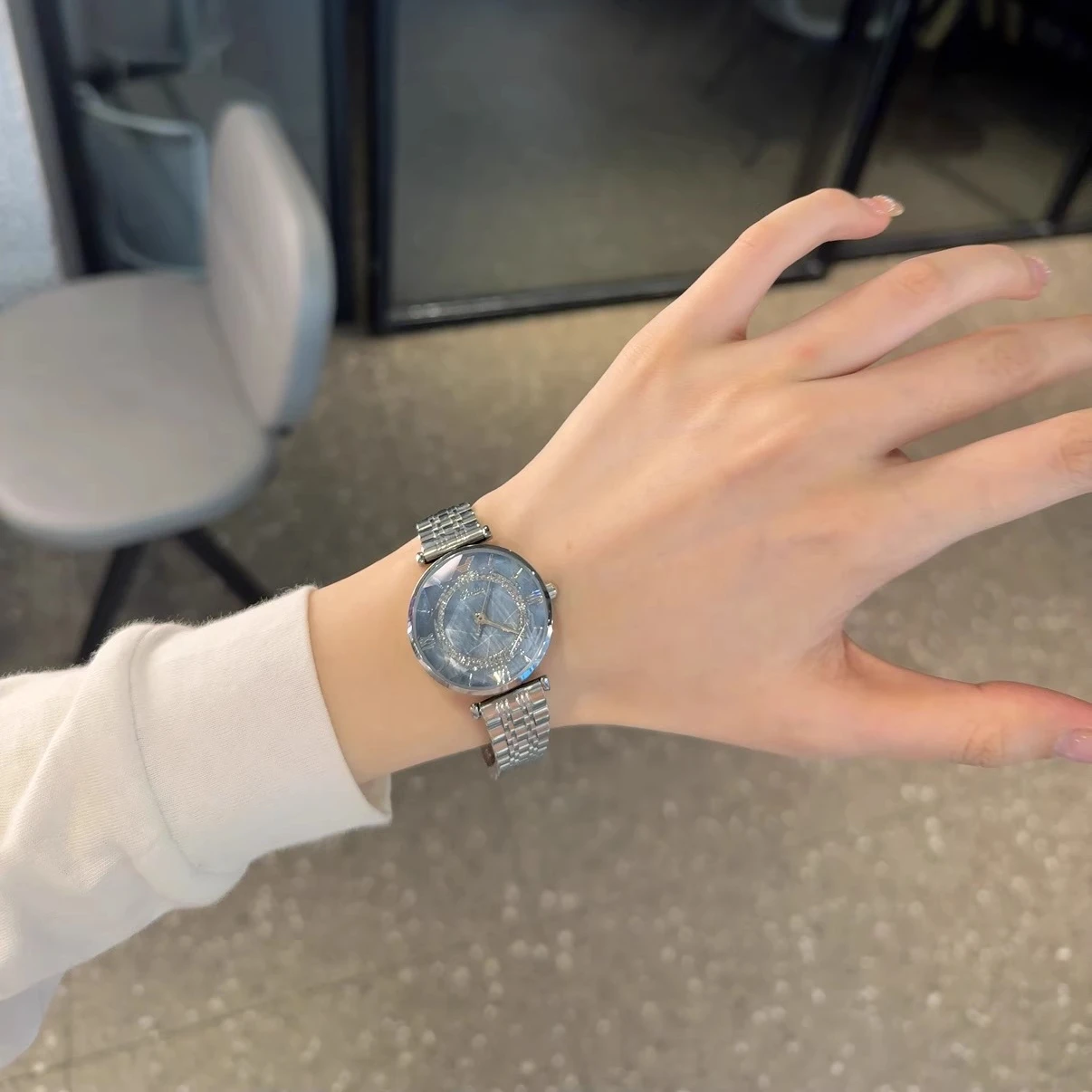 Elegant Blue Casual Fashion Women's Watch Distinctive Luxury Quartz Women's Watch Daily easy to match Advanced Watch