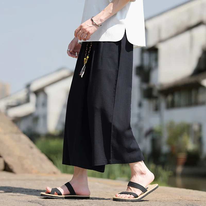 Pantaloncini larghi da uomo Pantaloni casual traspiranti estivi Gamba larga in cotone di lino Taglie forti 5XL Pantaloni Harajuku comodi da esterno da uomo