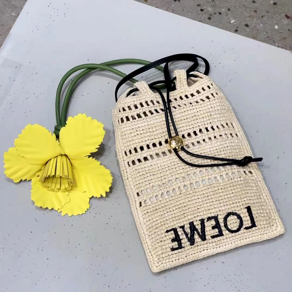 

Small Fresh Yellow Flower Bag Pendant, Exquisite High-grade Leather Keychain, Ladies Belt Hand-made Pendant.