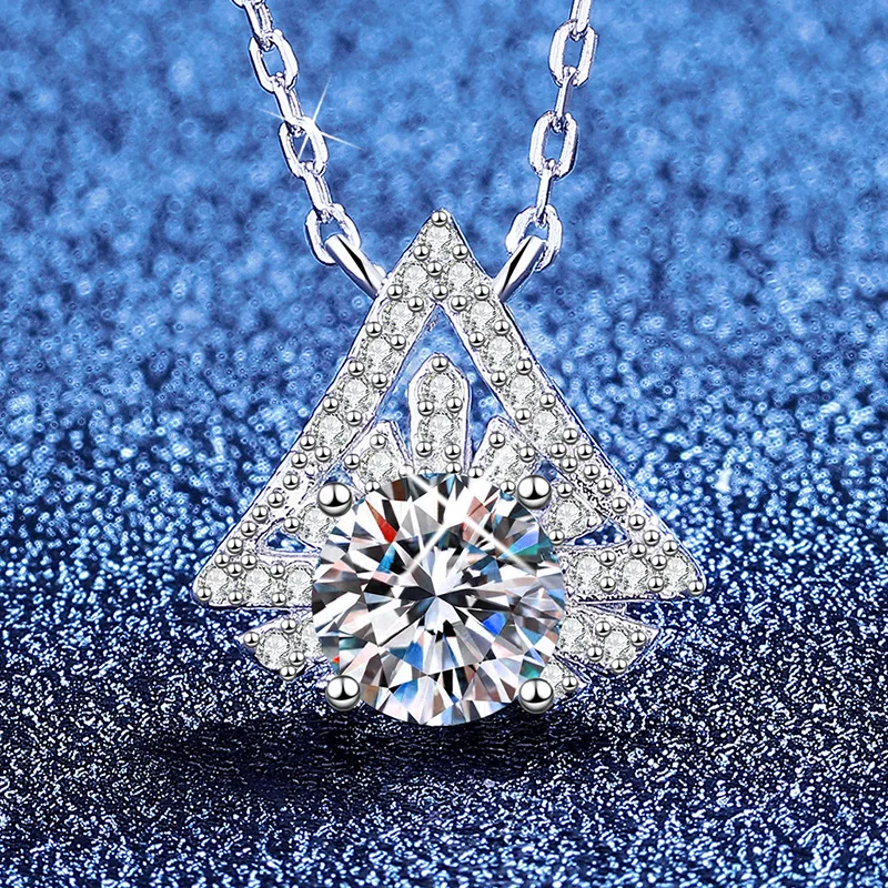 Platinum PT950 18K Gold Moissanite Pendant Snowflake Christmas Tree Light Luxury High-end One Carat Moissanite Diamond Necklace