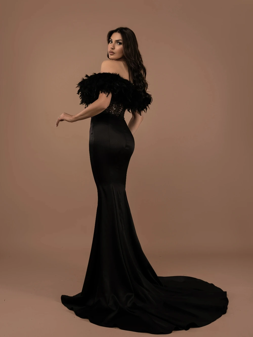 Elegant Black Off Shoulder Feathers Satin Mermaid Cocktail Dress Popular Lace Beaded Bodice Formal Evening Prom Gown With Train