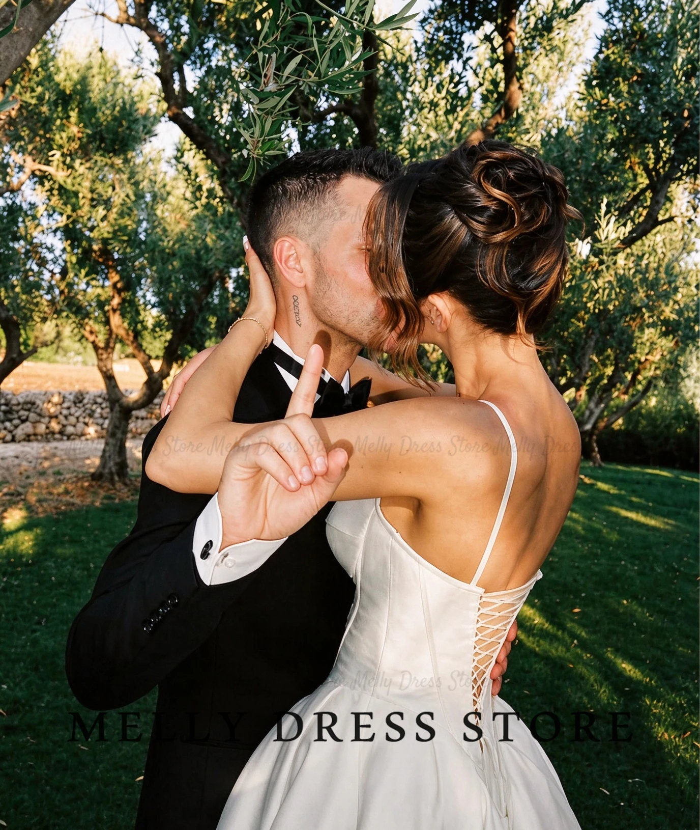 Melly Wedding Dress Princess Spaghetti Straps Deep V Neck A Line amanda novias oficial Satin Sweep Train Bridal Gown Customized