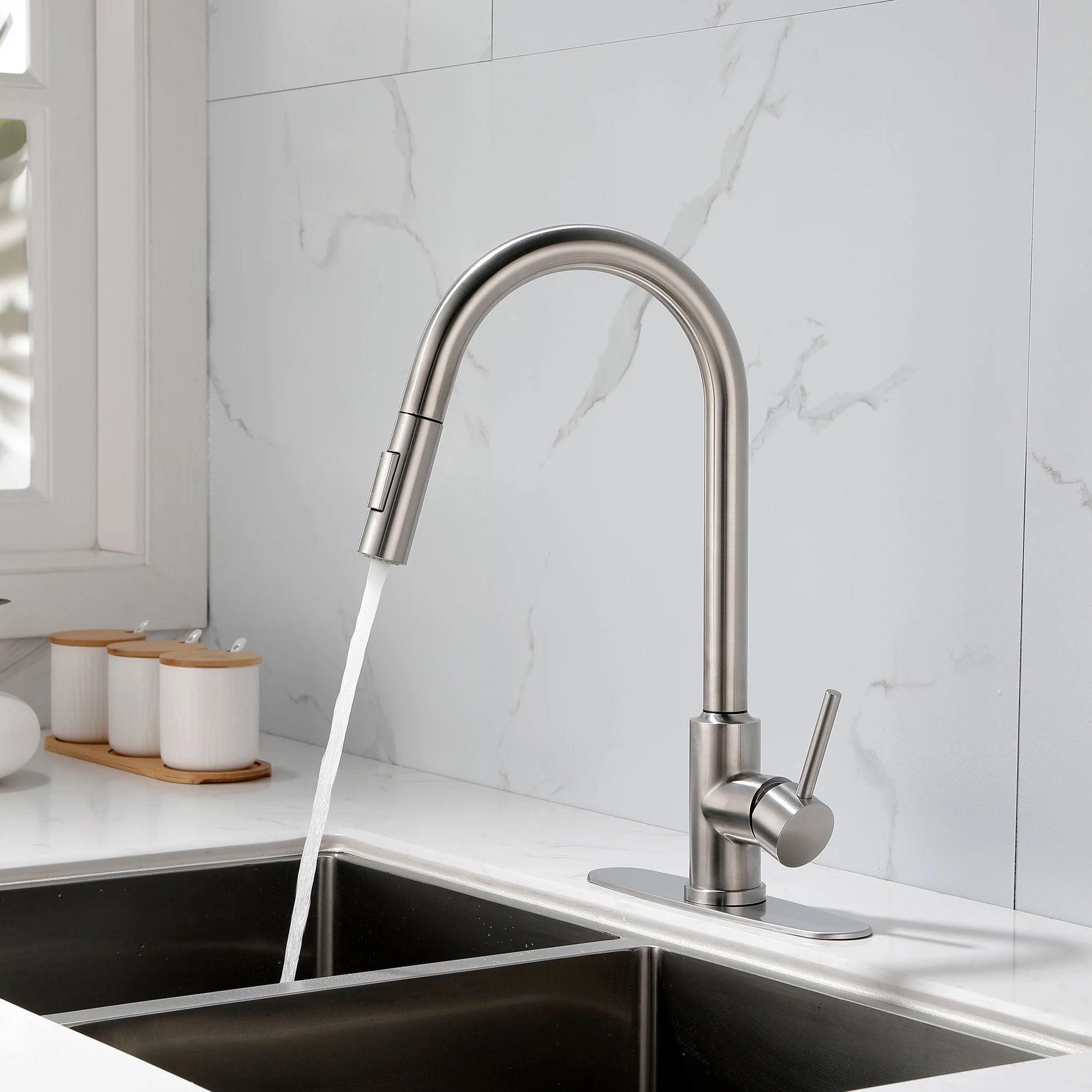 Single handle high arc pull-out kitchen faucet,With pull-down sprayer,Multifunctional setting,Sleek Design