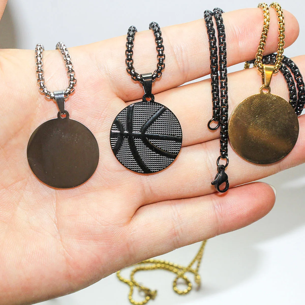 قلادة كرة السلة من الفولاذ التيتانيوم، قلادة زوجين للجنسين، نمط الهيب هوب الشارع، صب قطعة واحدة، لا يصدأ أبدًا