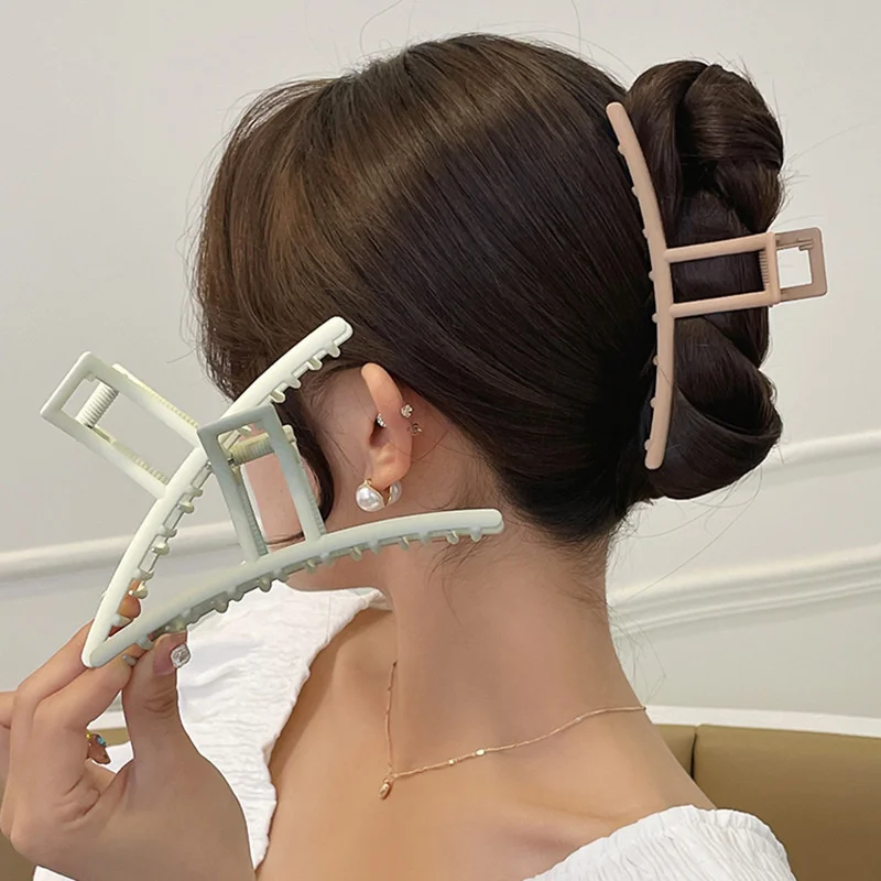 13.5cm Oversized Metal Hair Claw Fashion Large Hollow Hair Clip Hairpin Trendy Hairgrip Headwear For Girl Hair Accessories Gifts