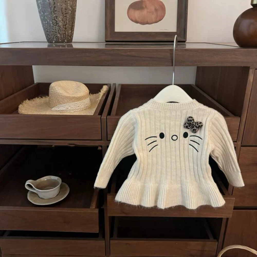 

Вязаный свитер HelloKitty Cat для девочек, детская милая одежда, весенне-осенний наряд, новый стильный бежевый пуловер с круглым вырезом, топ
