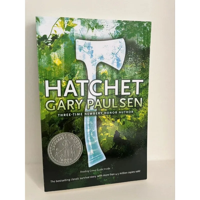 

The English version of the novel Hatchet Boy Hatchet Short Axe Newbury Award Children's Picture Book Award