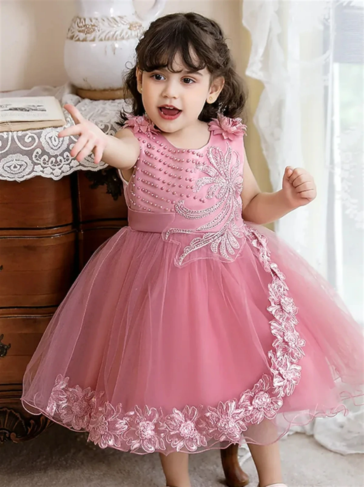 

Cute Flower Girl Dress For Wedding Tulle Puffy Sleeveless Beading Sequin Applique Child's First Eucharistic Birthday Party Dress