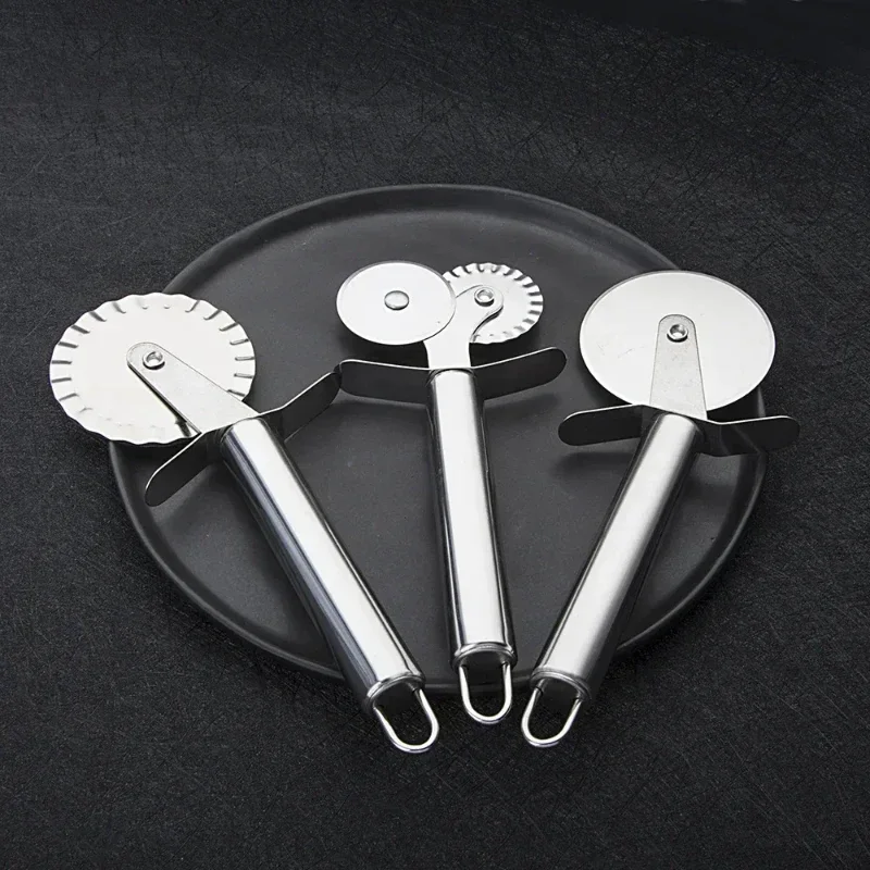 A Variety Of Stainless Steel Roller Pizza Knives For Home Use Quick Cutting Tools For Baking Pancakes And Pastries