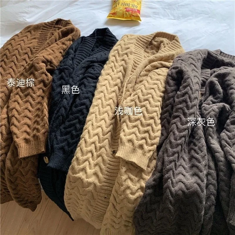 

Женские удлиненные кардиганы на осень: модные, уютные, с круглым вырезом, с эффектом шерсти, с ребристыми манжетами, из хлопка, с вырезами, на каждый день