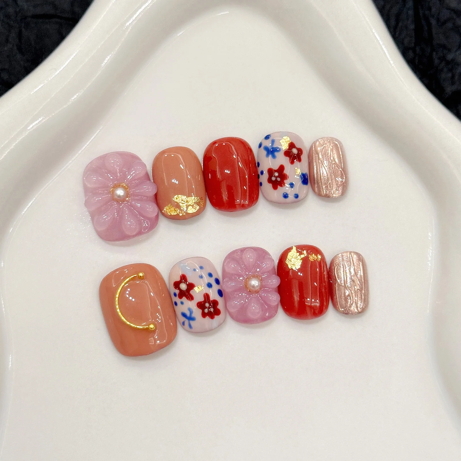 

10pcs Cute Japenese Style Press On Nails Colorful Painted Stereo Relief Flower Handmade False Nail Short Round Wearable Manicure