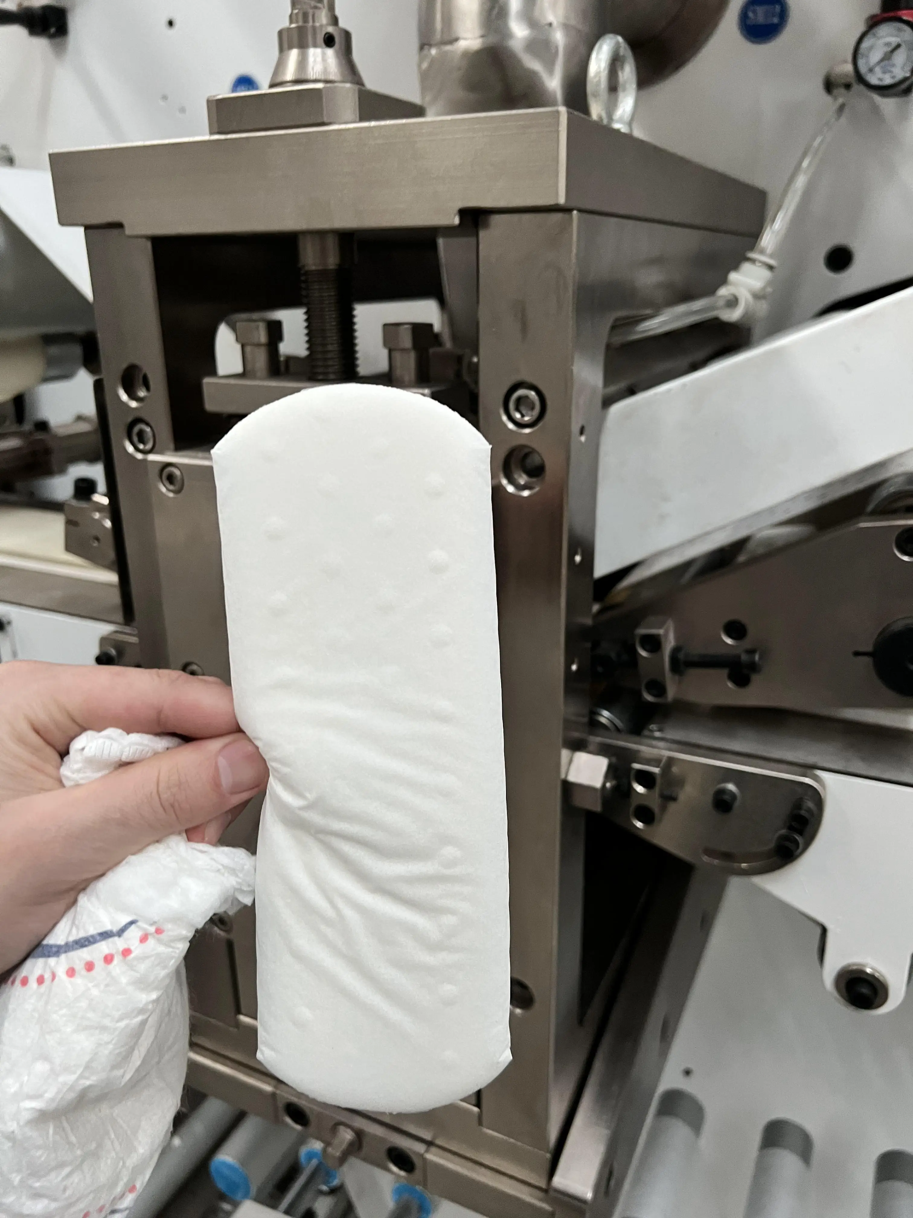 YG 2024 Hot Sale Sanitary Pad Making Machine Low Cost Sanitary Napkin Making Machine Automatic