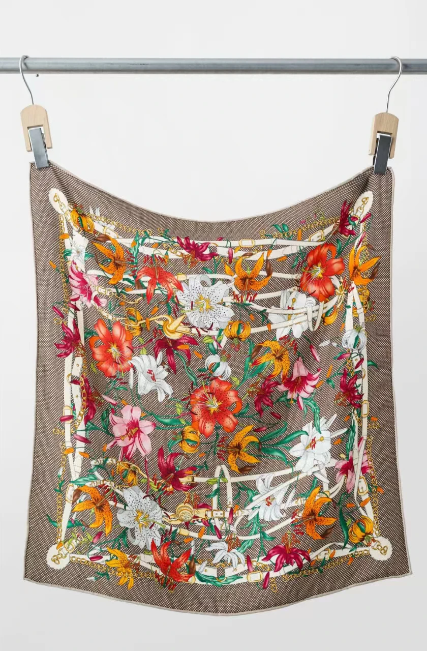 

Double Sided Flower Print Luxury Designer Wool Silk Scarf Herms Rolled Edges Shawls Scarves Bandana Hair neck Accessories 65cm