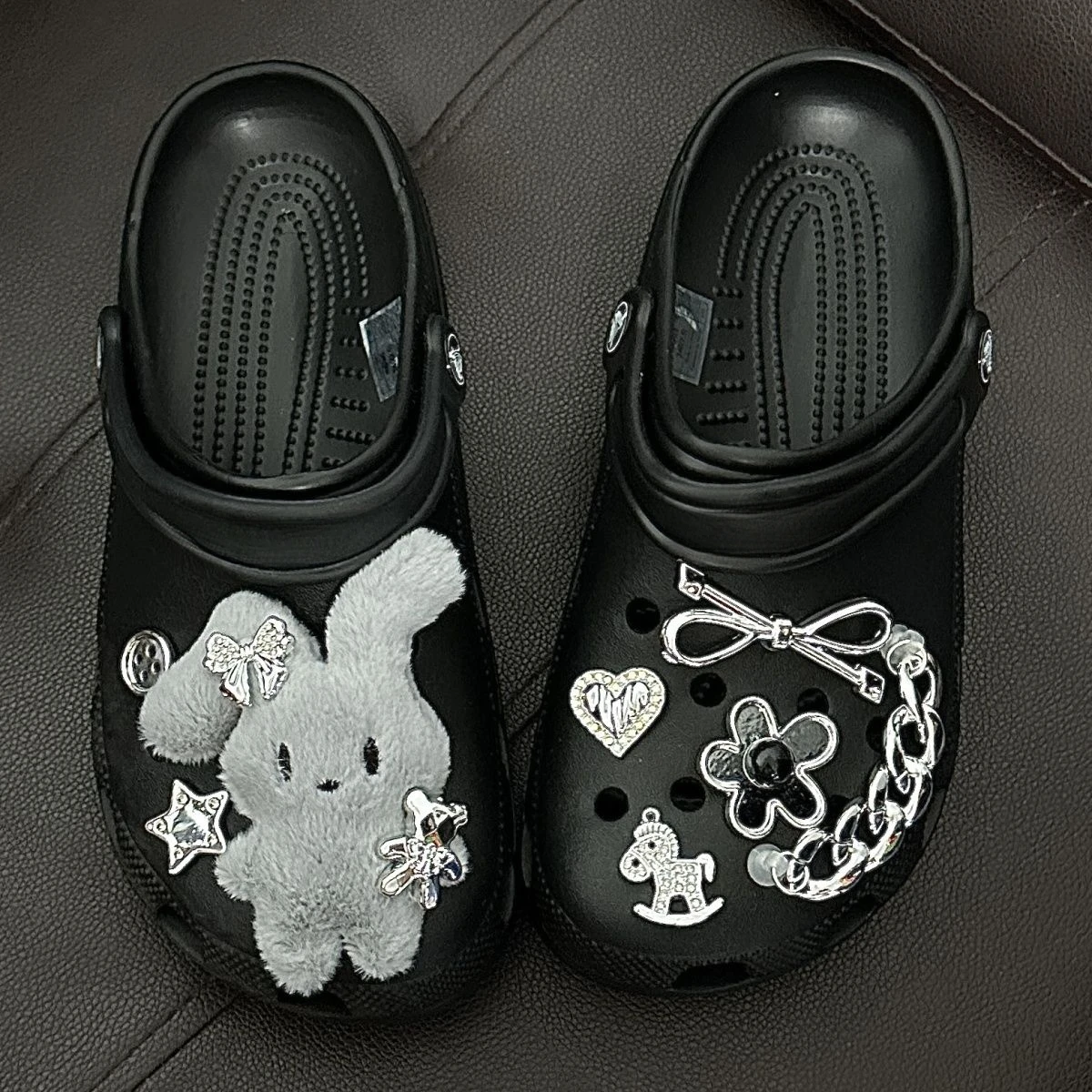 

Footwear Decoration DIY Silver Grey Plush Rabbit Series Lovely Shoe Accessories Ins Hot Designer Charms Lovely Boys Girls Gifts