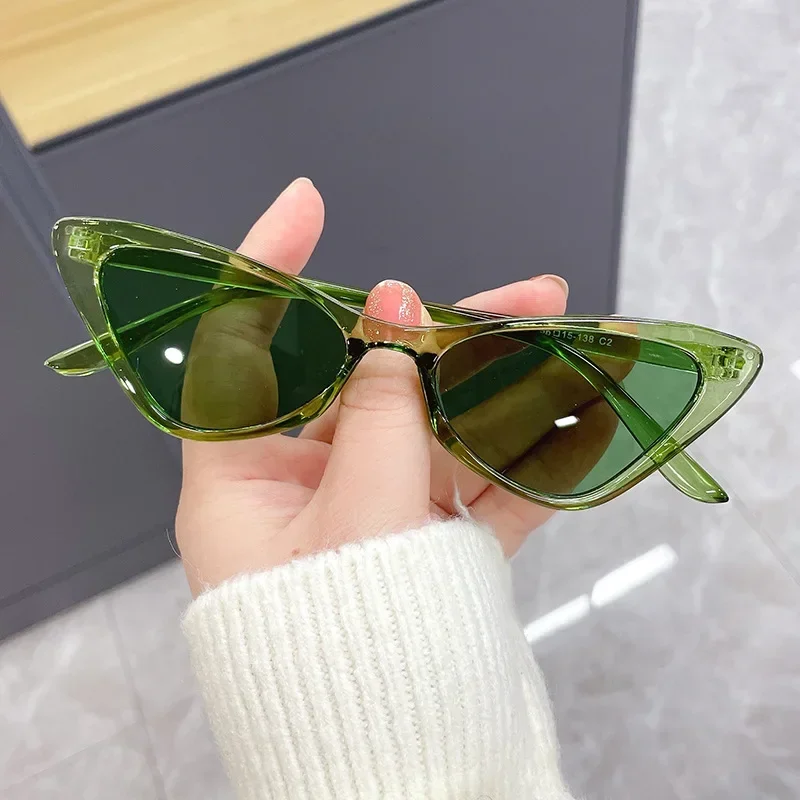 Persönlichkeit Candy Farbe Dreieckige Cat Eye Sonnenbrille Trend Retro Kleine Rahmen Sonnenschutz Gläser Ultra Licht Unisex Gläser – Detail 3