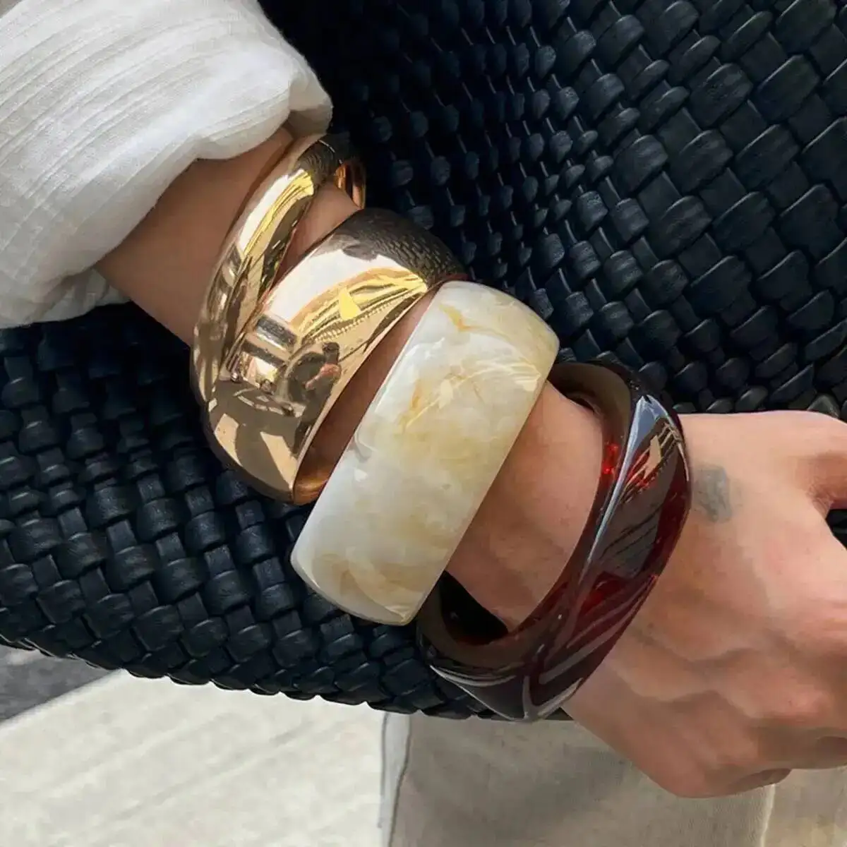 

KunJoe 4 Styles Exaggerated Thick Resin Acrylic Wide Bangle Bracelet for Women Punk Metal Irregular Spring Bangle Daily Jewelry