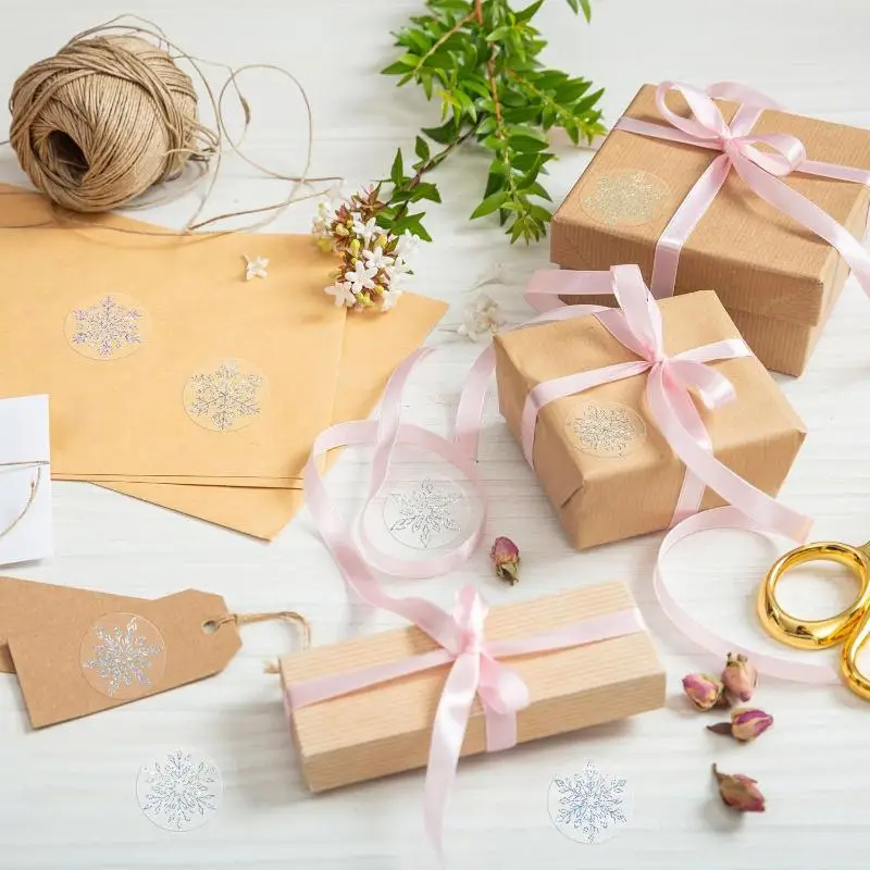 

Новые прозрачные наклейки-снежинки, 500 листов/рулон, рождественские этикетки, наклейки для подарков детям, декор для упаковки выпечки, конвертов, канцелярские товары