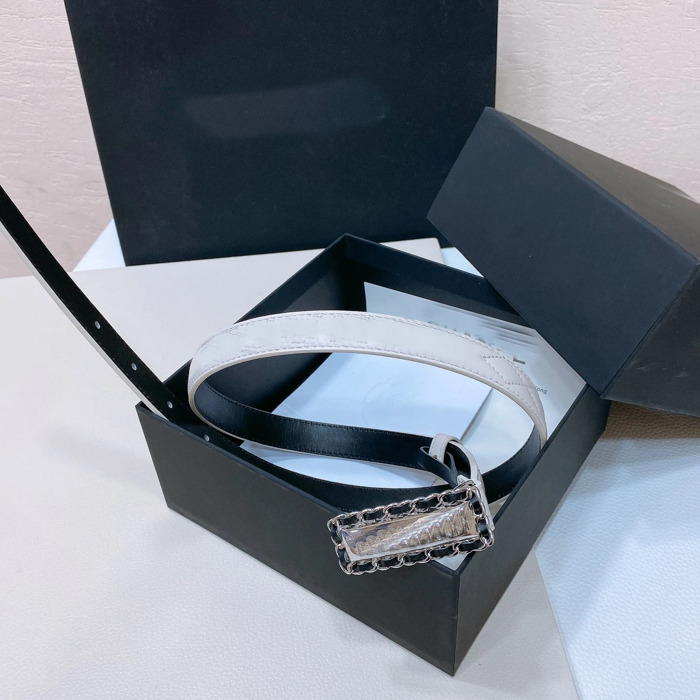 حزام نسائي فاخر عالي الجودة مصمم من جلد البقر الأصلي أحزمة قابلة للتعديل حزام نسائي معدني على الموضة