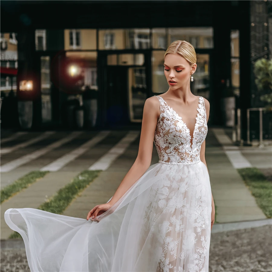 

Charming Champagne Wedding Dresses Lace A ppliques Spaghetti Straps Long Bridal Gowns For Bride Sheath Robes De Soirée 2024