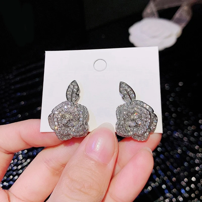 Huitan Blumenförmige Tropfenohrringe für Frauen, ästhetisch, für Hochzeit, Verlobung, trendiges Zubehör, voll glänzender CZ, vielseitiger Schmuck