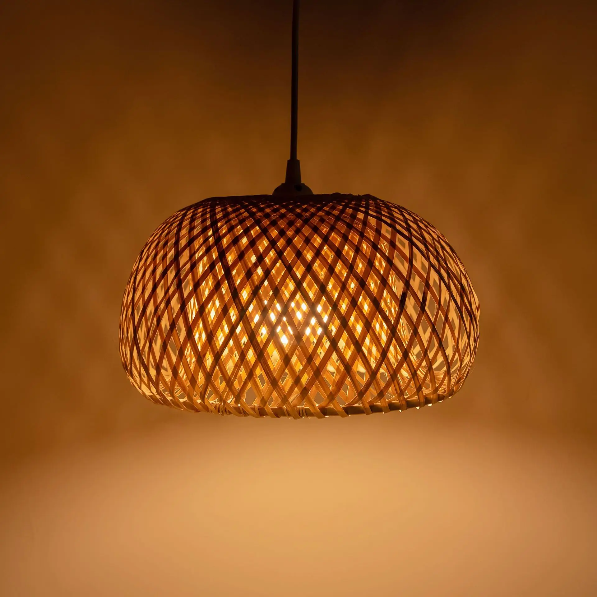 Wholesale of Chinese style leisure restaurants, bamboo woven lampshade chandeliers