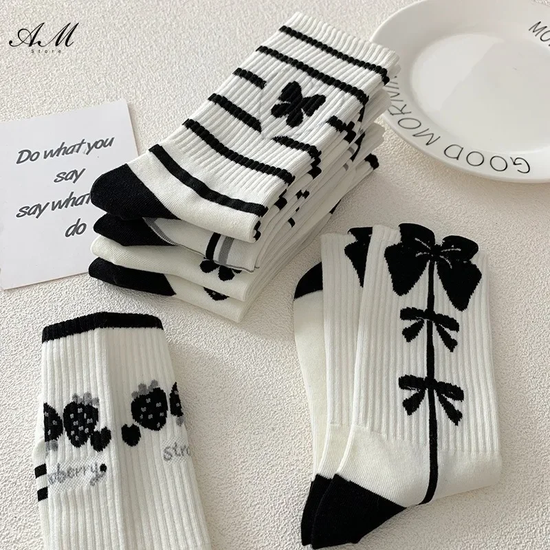 Black and White Strawberry and Bow Socks Women Japanese Style Ins Trendy Cotton Soft Ankle Sock Student Sports Style Crew Socks