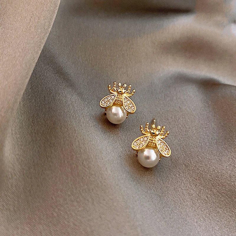 1Pair Fashion Honey Bee Pearl Stud Earrings Women Simplicity Exquisite Elegant Earrings Ladies Wedding Party Birthday Jewelry