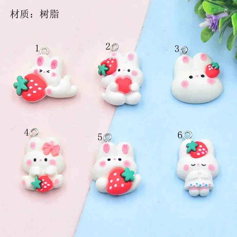 10 piezas de dijes de resina de dibujos animados de fresa y conejo, bonitos colgantes, accesorios de joyería DIY para llaveros y decoraciones colgantes para bolsos