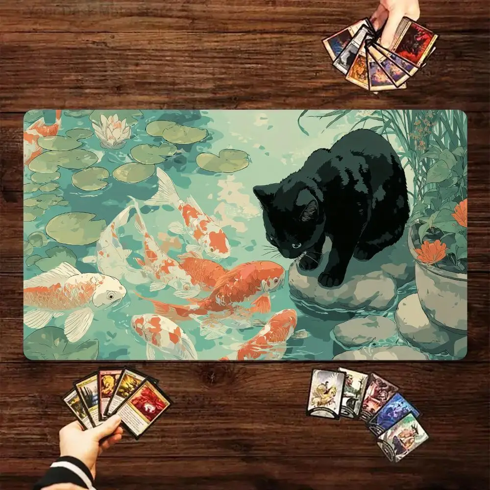 Lebendiges Koi-Fisch- und Katzen-Design MTG-Spielmatte Magic-Karten-Kampfmatte 35X60CM Gaming-Matten Tapete Magic MTG-Kartenunterlage