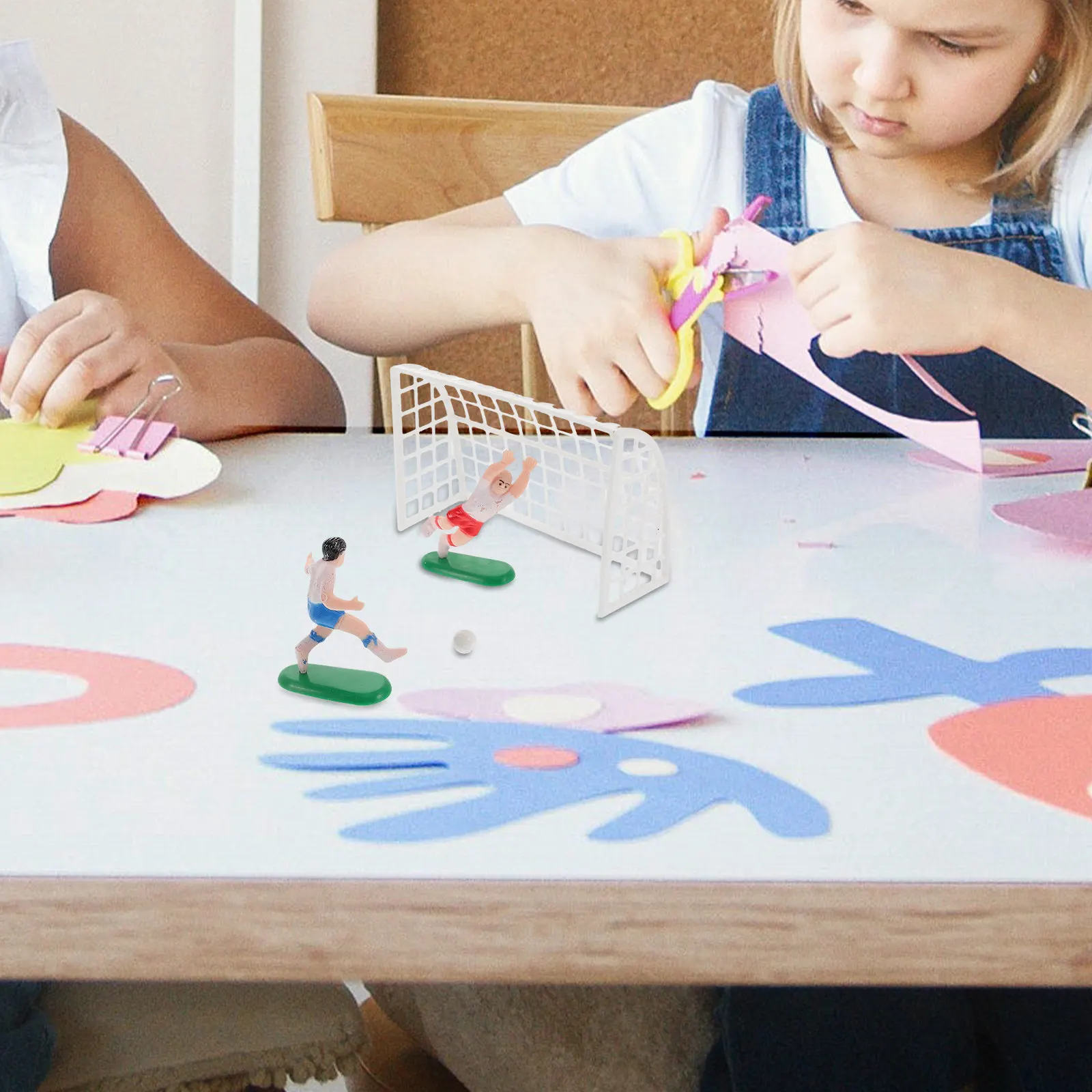 

Набор футбольных украшений: пластиковые фигурки футболистов, миниатюрная спортивная сцена, центральное украшение для торта, декор для дня рождения в футбольной тематике