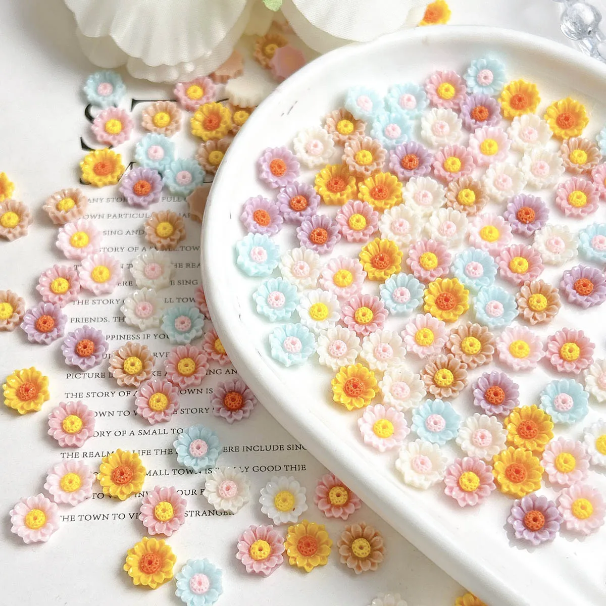 

30PCS 3D Sweet Minimalist Five-petal Flowers Resin Nail Art Decorations Creative Multi-colors Daisy Floral Mixed Nail Charms DIY