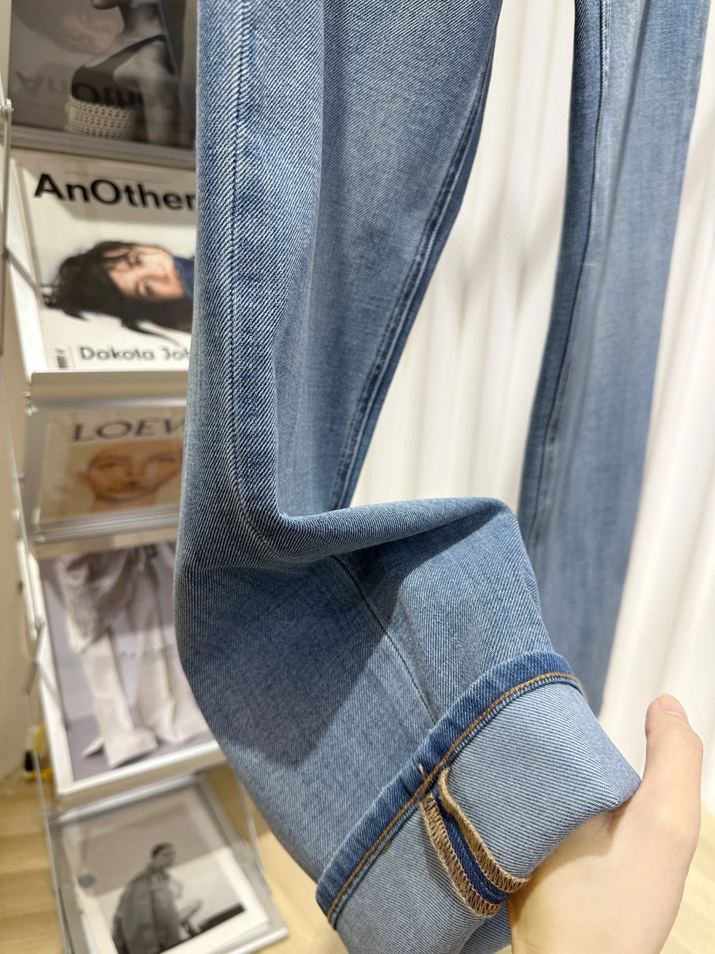 ハイウエストストレートレッグルーズフィットフロアレングスジーンズ女性の夏の新しいSleカジュアルジッパーワイドレッグパンツテーパリング効果