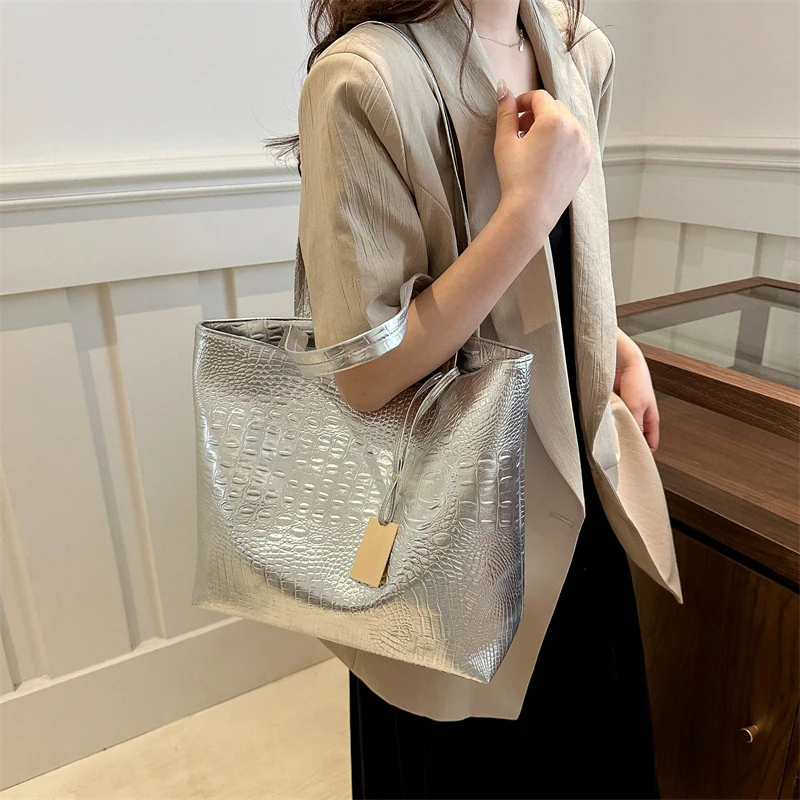 

New shiny crocodile-patterned fashion women's bag, versatile for commuting and shopping
