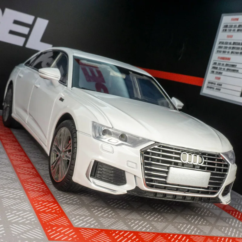 1:18 modelo de carro de liga Audi A6L, portas e porta-malas do capô do motor pode ser aberto carro de brinquedo infantil com funções de som e iluminação