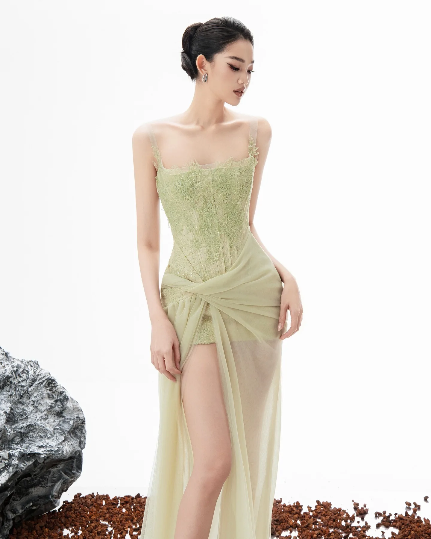 فستان سهرة من الدانتيل الأخضر الجميل بفتحة عالية للحفلات الراقصة، فستان رسمي للحفلات، فستان كوكتيل، طبقة شفافة، فستان زفاف الضيوف