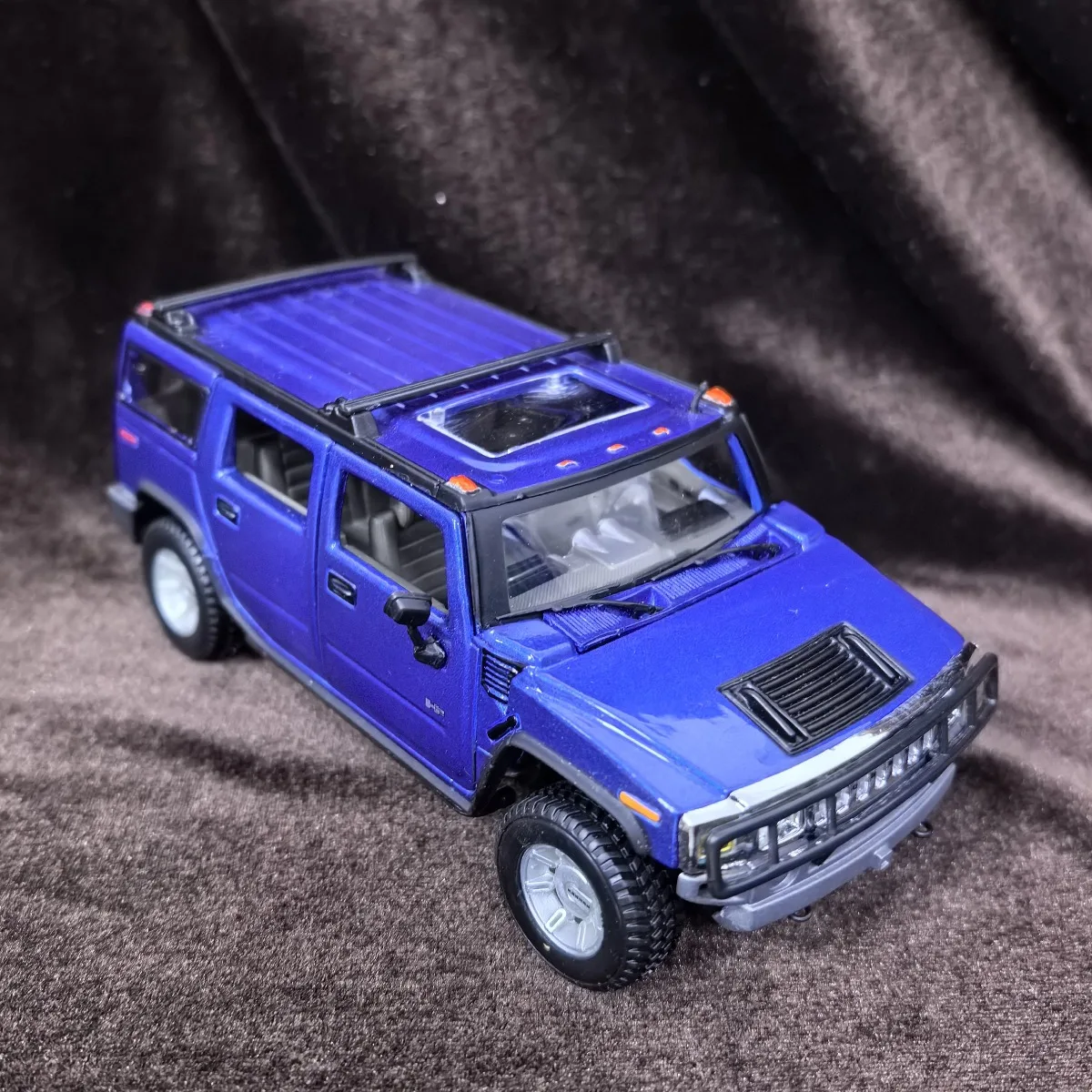محدودة Bburago 1:27 مقياس 2003 Hummner H2 SUV نموذج سيارة ، مركبة فاخرة مصغرة طبق الاصل الشكل طفل هدية عيد الميلاد لعبة #4