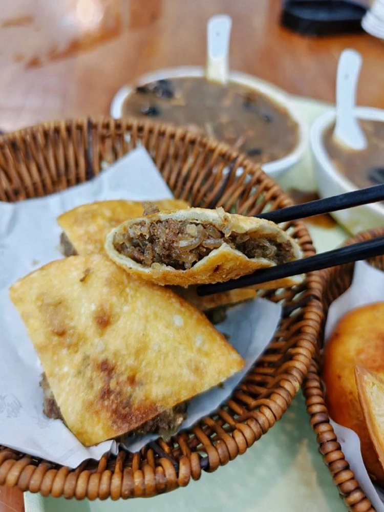 

Машина для розлива пастообразных продуктов: йогурта, салатов, джемов, гелей. Машина для розлива с подогревом и смешиванием, одноразовая насадка.